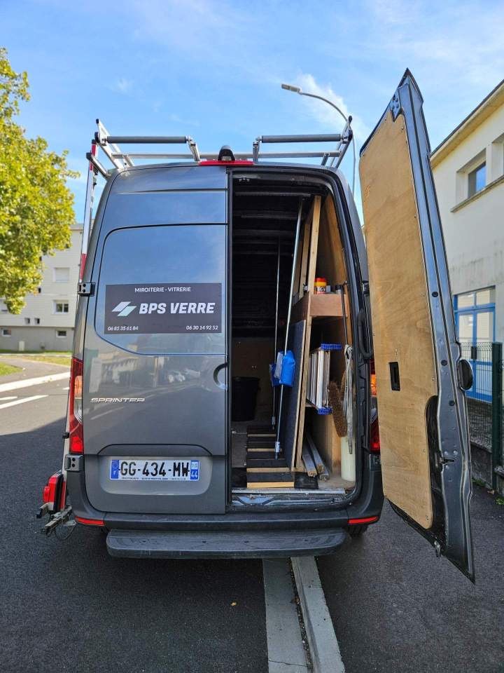 habillage espace coworking avec lacobel black Nantes et ses alentours
