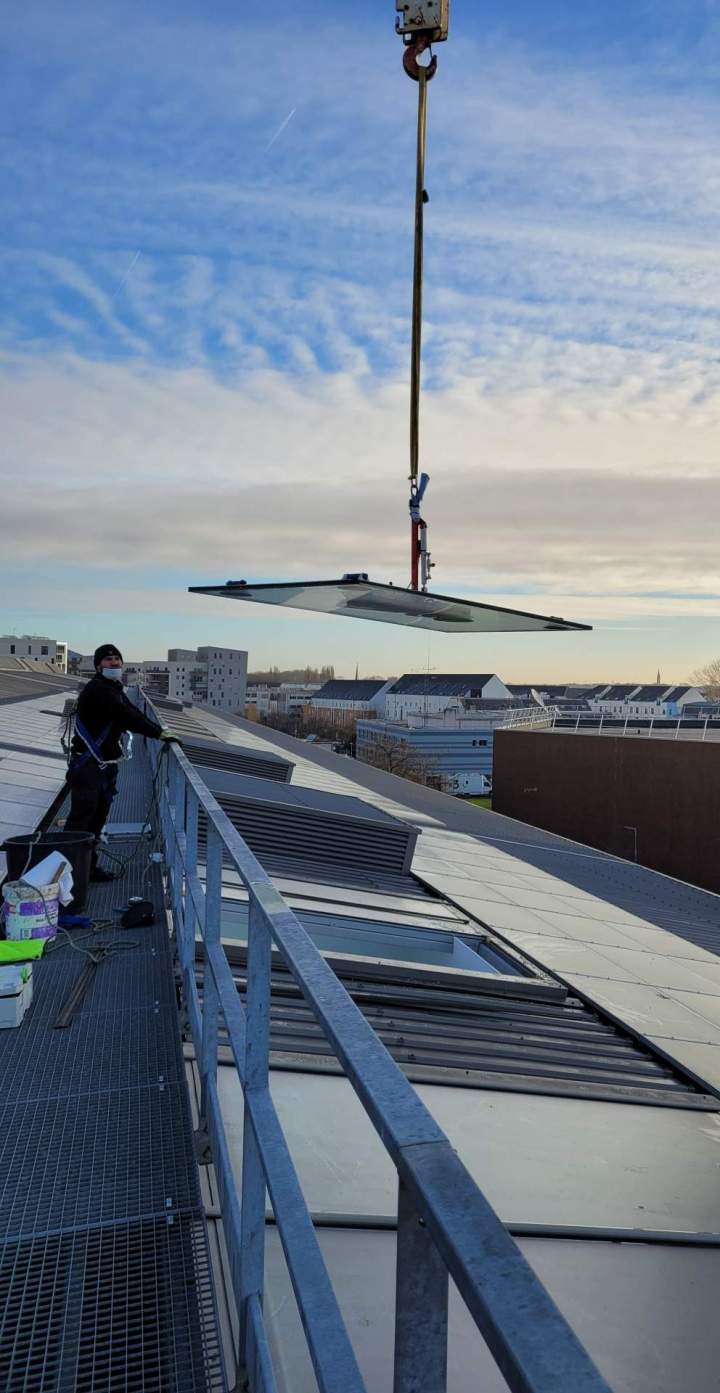 remplacement dv en toiture avec nacelle + camion grue